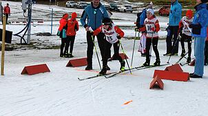 Auf die Loipe und los geht es: Beim Kinderskifest der Skizunft Bernau treten 40 Teilnehmer an und zeigen ihr Könne auf der Piste. Bild: ...