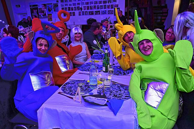 Winke, winke. Die Besucher haben sich teilweise aufwändig dem Motto entsprechend kostümiert. Wie hier die Teletubbies.