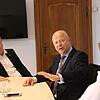 Überlingens Oberbürgermeister Jan Zeitler (links) empfing Michael Theurer im Rathaus, um mit dem stellvertretenden Vorsitzenden der ...