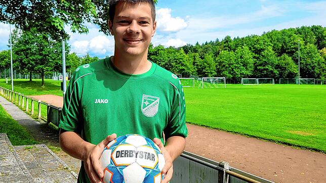 Niklas Fuchs wurde als erster Jugendspieler für eine 15-jährige Mitgliedschaft beim BSV Nordstern geehrt. Mit dem SÜDKURIER hat er über ...