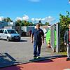 Iwan Weber (links) und Johannes Steffan vor dem Recyclinghof Werderstraße.