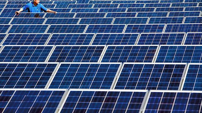 Viel mehr Strom aus Sonnenenergie: Das ist das Ziel des Gemeinderates Villingen-Schwenningen bis 2030. Auch auf den Dächern sollen mehr ...