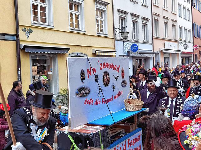 Wie wahr: Fasnacht feiern lässt sich nur zusammen.