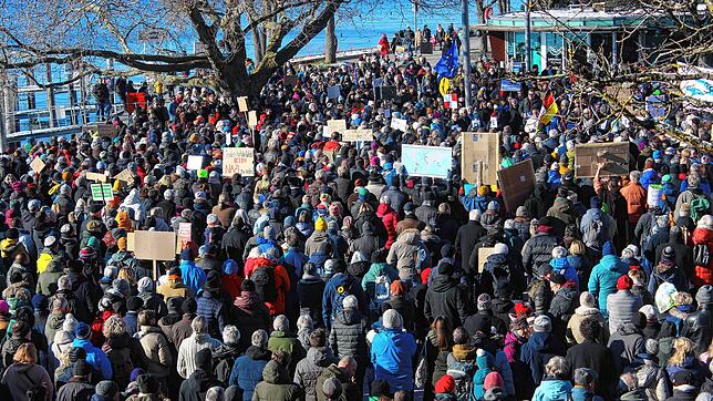 Kundgebung auf dem Landungsplatz: Der Veranstalter schätzt die Zahl der Besucher auf rund 1500.