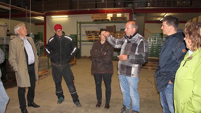 Grünen-Landtagsabgeordneter Jürger Walter, Landwirt Florian Reyer, Melanie Amrhein, Landtagsabgeordneter Martin Hahn, Holger Fischer und ...