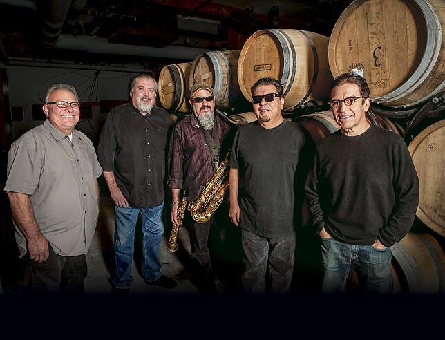 Die amerikanische Band „Los Lobos“ wurde mit dem Song „La Bamba“ berühmt – nun kommen sie nach ...