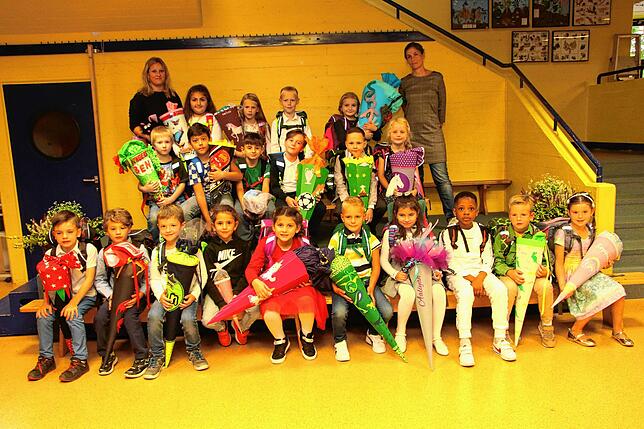 20 Kinder sind in die Klasse 1c der Weihermattenschule eingeschult worden. Klassenlehrerinnen sind Kirsten Krefft (rechts) und Silke Weber.