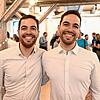 Die Zwillingsbrüder Philipp und Christoph Stolz. Philipp, der Leiter der Stabsstelle Digitalisierung in Schorndorf ist, steht links.