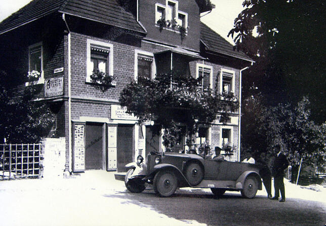 So sah das ursprüngliche Haus Keller in den 1930er-Jahren aus. Damals gab es noch zwei Eingänge fürs Geschäft und privat.