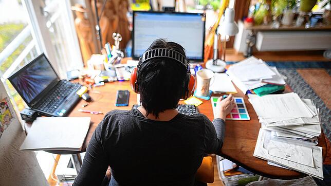 Noch gilt eine Sonderregel für Grenzgänger im Homeoffice. Ohne dauerhafte Lösung müssen sie aber ab Januar 2022 wieder fast ...