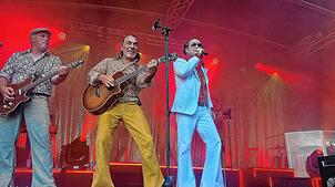 Die Bodensee-Schlagerband Papi‘s Pumpels, hier im Juli vergangenen Jahres, rockt auch dieses Jahr wieder den Rathausplatz in Bad ...