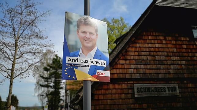 Die CDU plakatiert ihren Spitzenkandidaten Andreas Schwab, der seit 2004 im Europaparlament sitzt.
