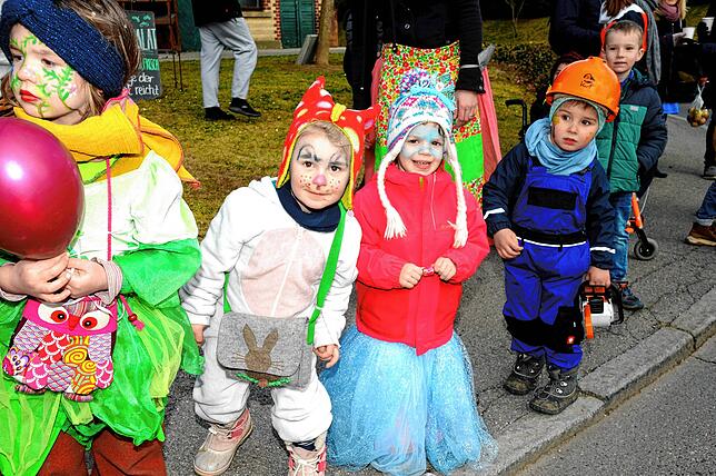 Für die Kinder war der Wagenumzug eine ganz besondere Freude.