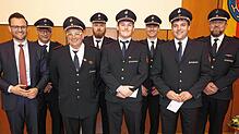 Ehrungen bei der Freiwilligen Feuerwehr Immenstaad (von links): Bürgermeister Johannes Henne freut sich mit Klaus Berger, Wolfgang ...