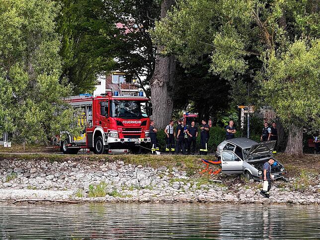 Die Feuerwehr Überlingen im Einsatz in den Morgenstunden.