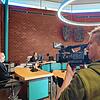 Die Fernsehkamera richtet sich auf einen 45-jährigen Mann, der in Überlingen in zwei Serien zahlreiche Autos zerkratzt und beschädigt ...