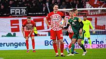 Das Lachen ist dem Freiburger Michael Gregoritsch (Mitte) nicht vergangen &ndash; auch ohne Torerfolg gegen Union Berlin.