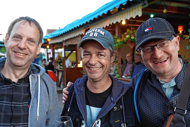 Bild 17: Gute Stimmung beim Auftakt des Weinfests in Bermatingen
