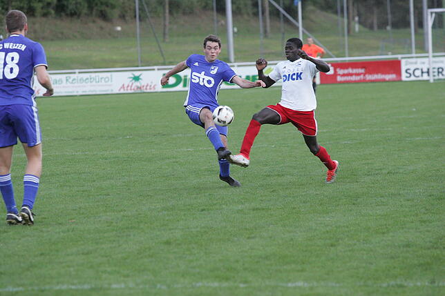 Bild 1: Spielabbruch beim FC Weizen