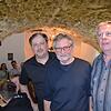 Kellermeister Dietmar Leipert, Obmann Markus Schonhardt und Vorsitzender Jürgen Reiske (von links) von der IG Weinbau in Herten freuen ...