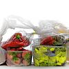 Alles einzeln in Plastik verpackt: Jeder sollte sich fragen, ob das unbedingt nötig ist. Bild: Schanes/ stock.adobe.com