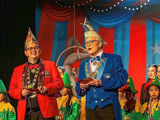 Sie und alle anderen Akteure sind nach der erfolgreichen Premiere zurecht zufrieden: Mario Böhler von der Niederburg und Alexander ...