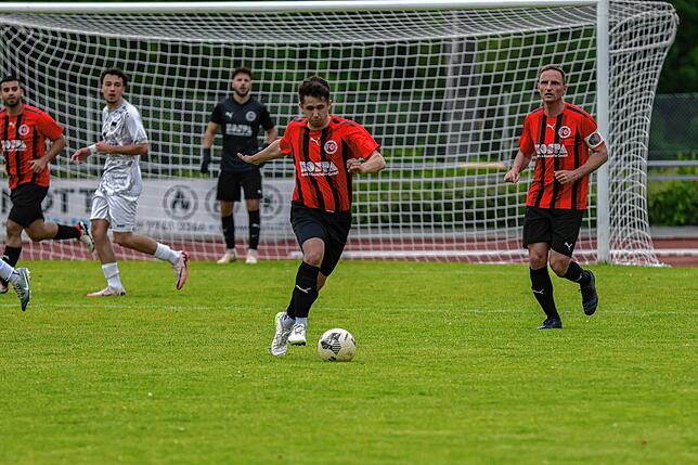 Bild 11: FC 08 Bad Säckingen unterliegt beim FC Tiengen 08 II mit 2:3 – und wir haben Fotos!