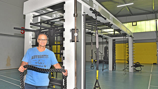 Gaetano Cristilli steht an der funktionellen Trainingsstation. Der Andrang hier ist jeden Abend groß, weshalb dieser Bereich im neuen ...