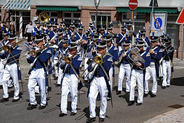 Bild 11: Die schönsten Impressionen von der Jubilumsparade der Pioniere durch die Innenstadt