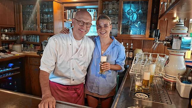 Adler-Chef Hans-Jürgen Steuer führt Hotel und Restaurant bereits in dritter Generation und Tocher Alisia hilft in ihrer Freizeit gerne.