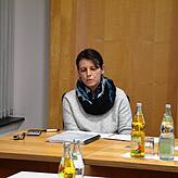 Kämmererin Hildegard Bayer erläuterte dem Gemeinderat Rickenbach die Zahlen für den Haushalt 2025.