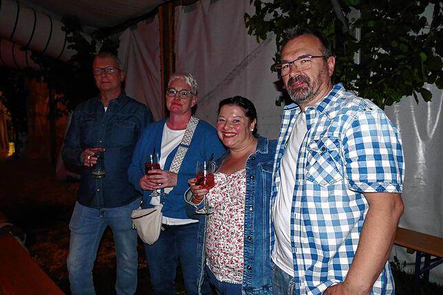 Bild 24: Was für eine Fete! Musikkapelle Mundelfingen versetzt das Publikum zum Jubiläumsstart in Feierlaune