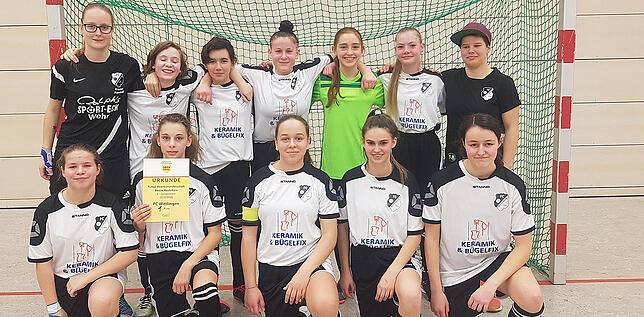 Ohne Punktverlust: Die C-Juniorinnen des FC Wittlingen mit (hinten, von links) Trainerin Fabienne Grauer, Katherine Glendenning, ...