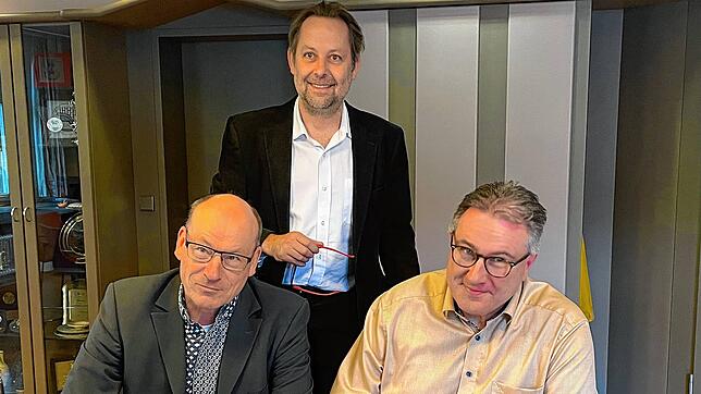 Die Singener Firma Solarcomplex soll die drei geplanten Freilandsolarparks in Gottmadingen bis zur Baureife projektieren. Den Vertrag ...