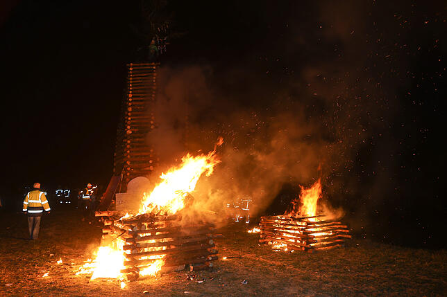Bild 33: Litzelstetten 2025: Diese Funkenfeuer-Bilder fangen die Tradition perfekt ein!