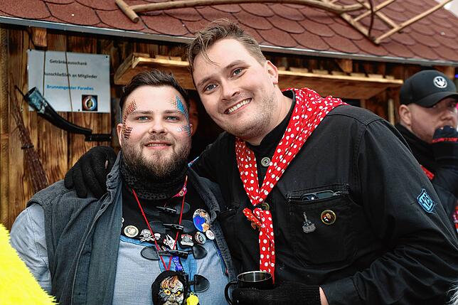 Bild 27: Die Konstanzer Fasnacht außer Rand und Band! Hästräger feiern auf der Marktstätte – die schönsten Bilder!