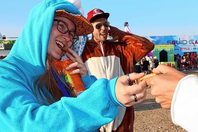 Bild 2: Wilde Outfits in Sicht: Das sind die modischsten Leute auf dem Southside Festival 2025
