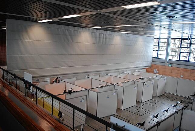Blick auf das Kreisimpfzentrum in der Stadthalle Tiengen.