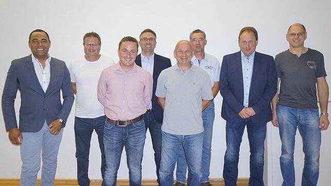 Der neue Riedöschinger Ortschaftsrat, von links der stellvertretende Ortsvorsteher Luis Rocha dos Santos, Schriftführer Markus Wahl, ...