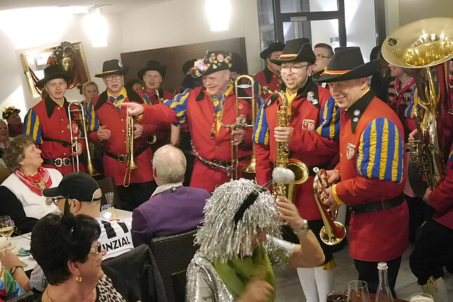 Die Musiker aus Rohrdorf heizten wie jedes Jahr die Stimmung an.