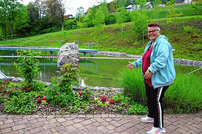 Die Mitglieder pflegen die Anlage mit Liebe zum Detail. Über die beiden Blumenrabatten von Angela Böhrer und Simone Schilling freut sich ...