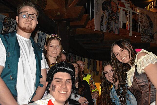 Bild 24: Beste Laune beim Narrenzunftball in Bad Dürrheim