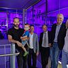Ein Ausgang als Kunstwerk: Künstler Lukas Schneeweiss und Sohn Piet, Kunstmuseums-Leiter Christoph Bauer, OB Bernd Häusler, ...