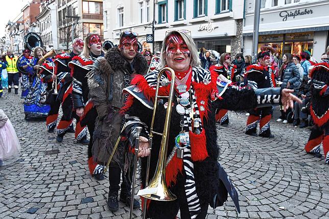 Bild 23: Fasnetmontag in Villingen: Bilder vom blau-weißen  Glonkiumzug