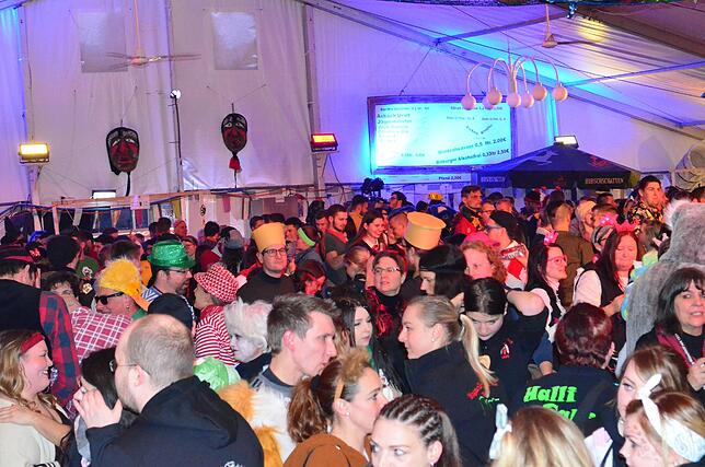 Bild 20: Das war die Partynacht der Narrentage mit der Froschenkapelle in Bildern