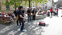 (Symbolbild) Straßenmusik auf der Marktstätte erfreut meist viele Passanten – doch in diesem Fall fühlt sich offenbar ein ...