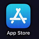 Das Logo des Apple App Store auf dem Bildschirm eines iPhones. Dort soll in den kommenden Tagen die CovPass App für die Erstellung des ...
