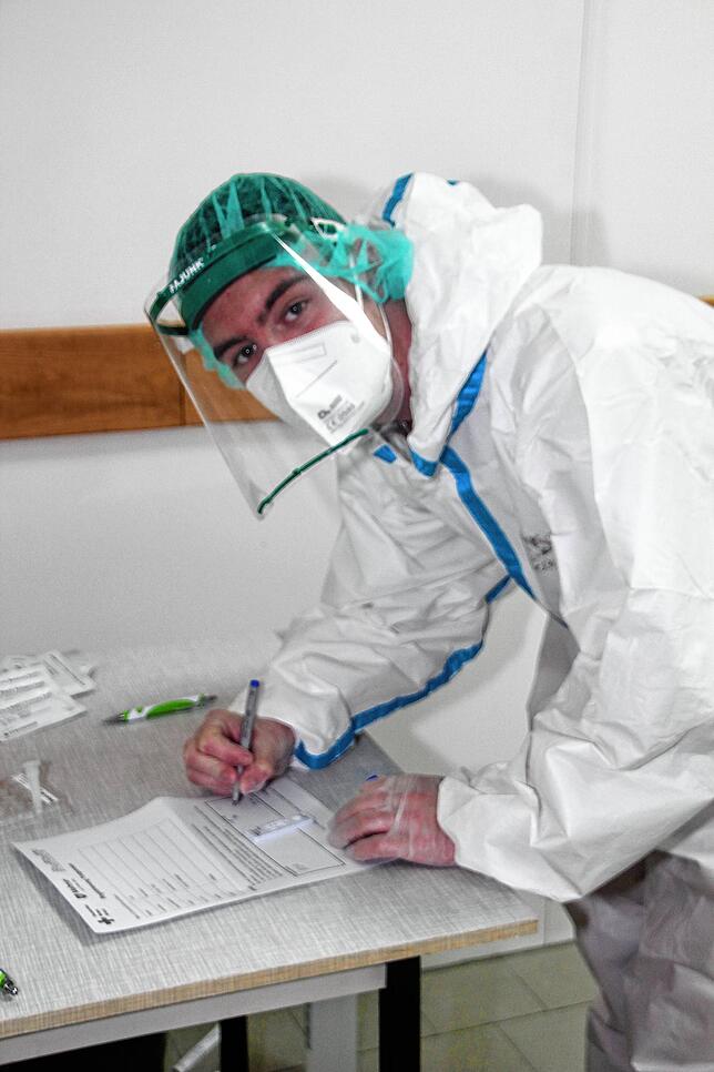 Daniel Mieske vom DRK Blumberg ist seit Ostern auch im Testzentrum im Einsatz.
