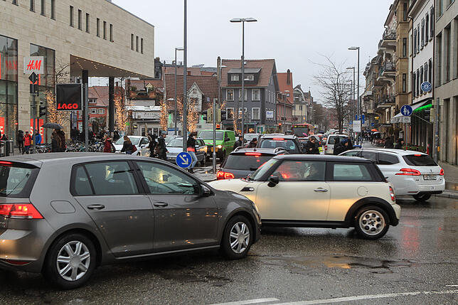 Und das passiert, wenn keine Verkehrskadetten im Einsatz sind: Anfang Januar ging es auf der Bodanstraße nur noch sehr schleppend voran.