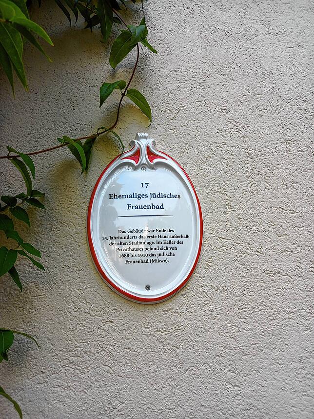 Im Haus Schnitzer befand sich zwischen 1866 und 1910 das jüdische Frauenbad.